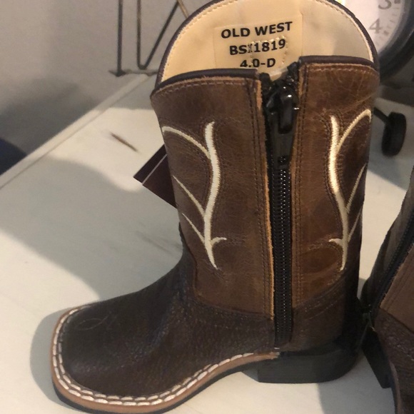 NWT cowboy boots size 4 - Picture 2 of 2
